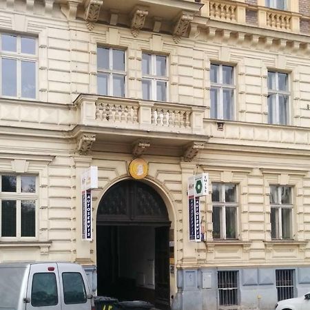 Quiet Courtyard Apartment Praga Zewnętrze zdjęcie