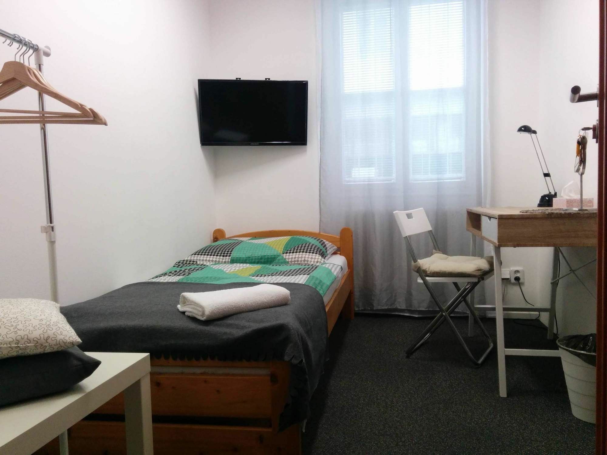 Quiet Courtyard Apartment Praga Zewnętrze zdjęcie