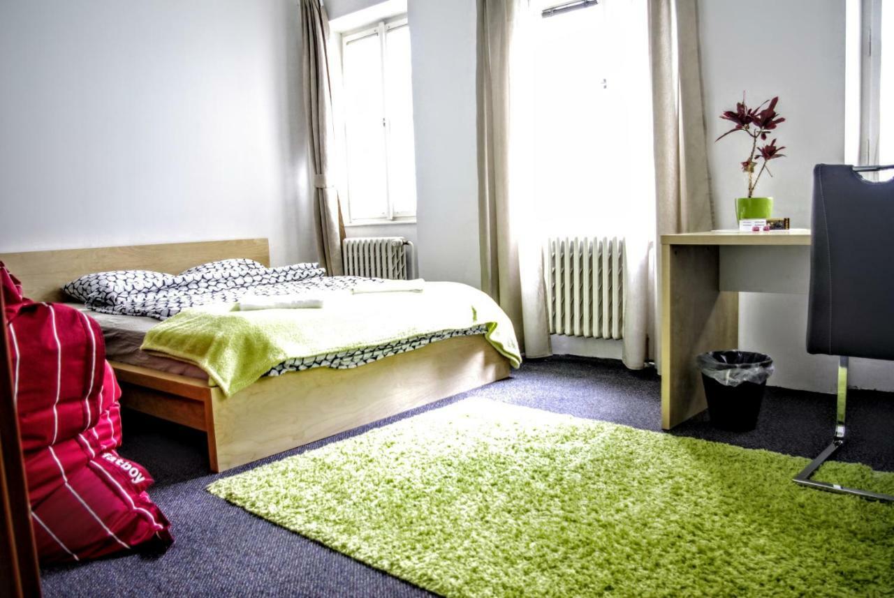Quiet Courtyard Apartment Praga Zewnętrze zdjęcie
