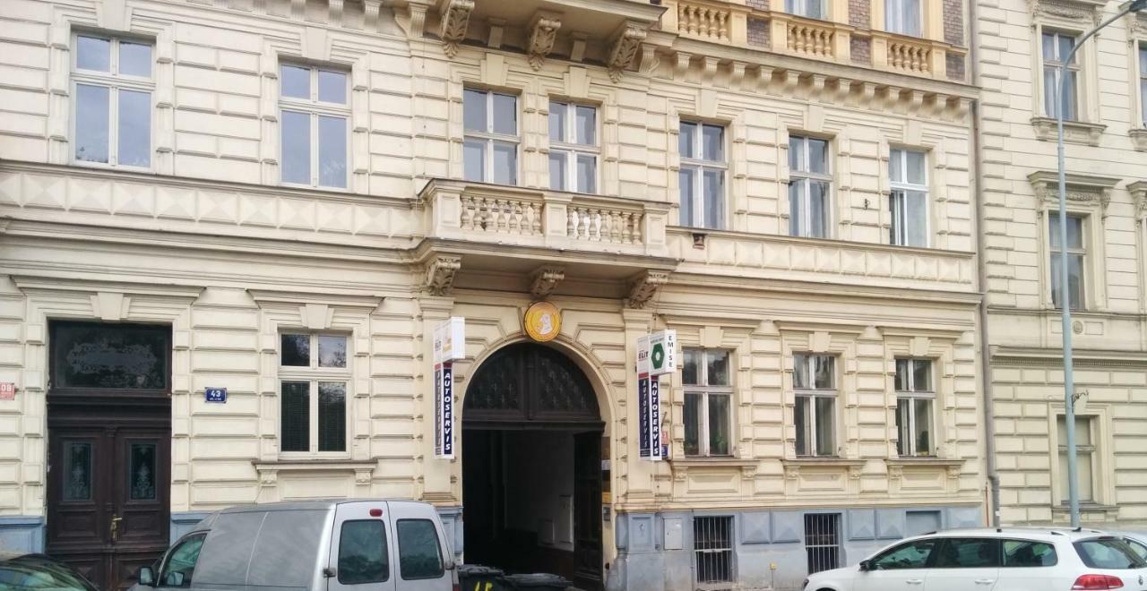 Quiet Courtyard Apartment Praga Zewnętrze zdjęcie
