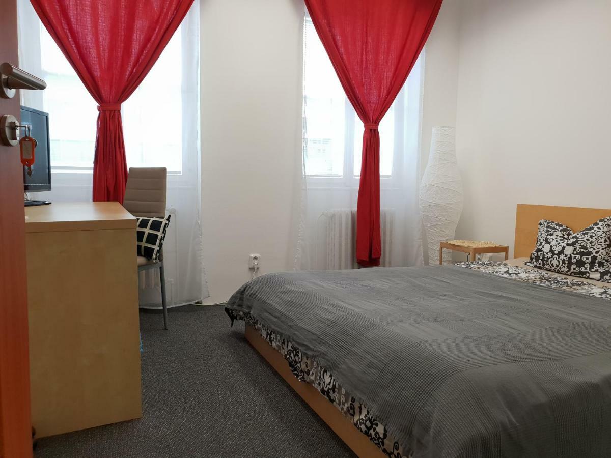 Quiet Courtyard Apartment Praga Zewnętrze zdjęcie