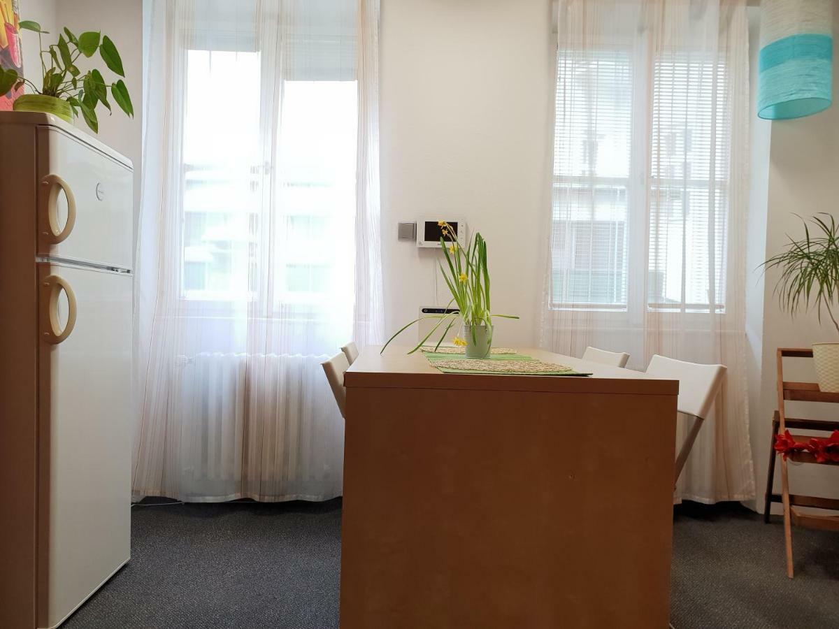 Quiet Courtyard Apartment Praga Zewnętrze zdjęcie