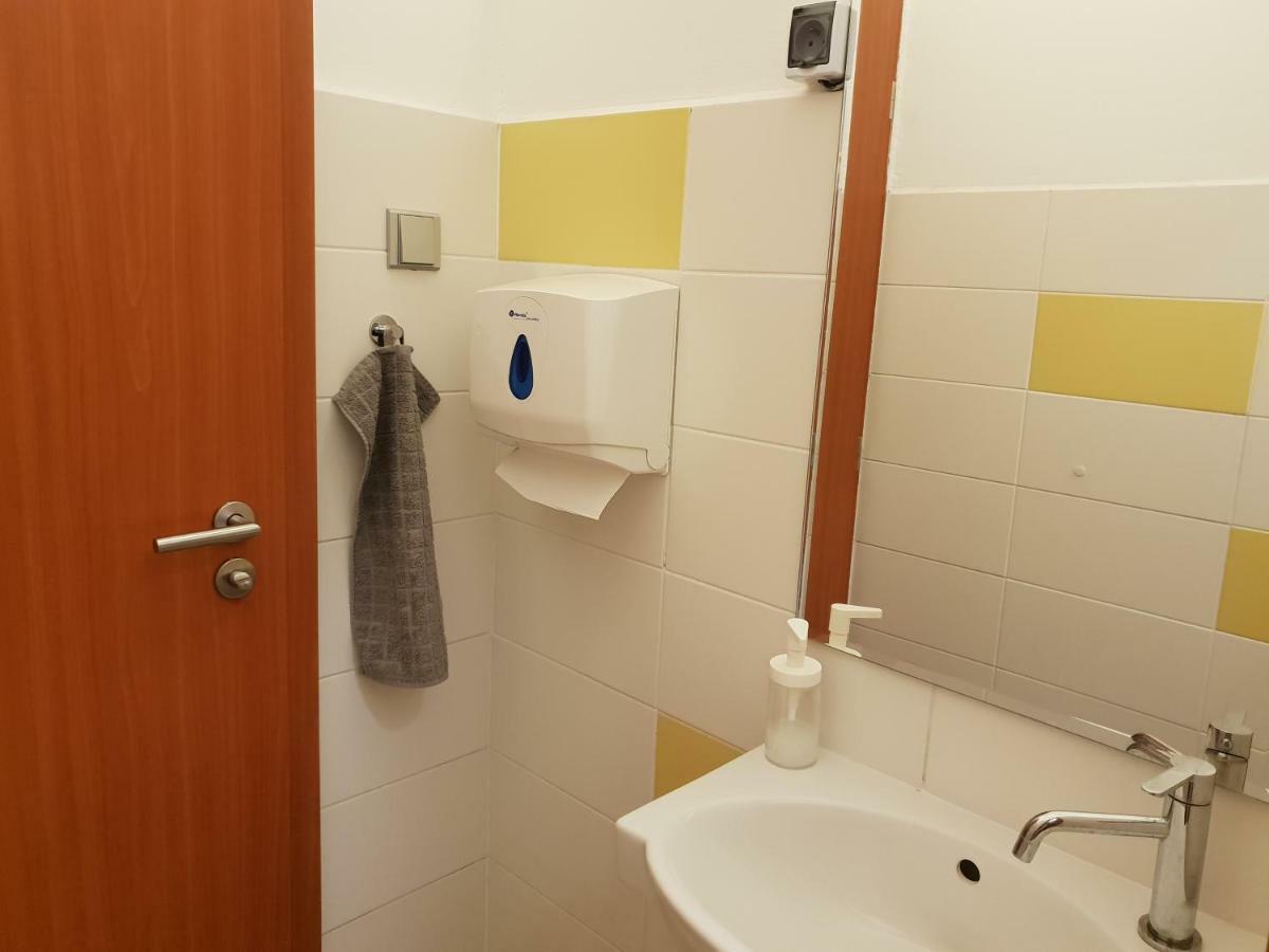 Quiet Courtyard Apartment Praga Zewnętrze zdjęcie