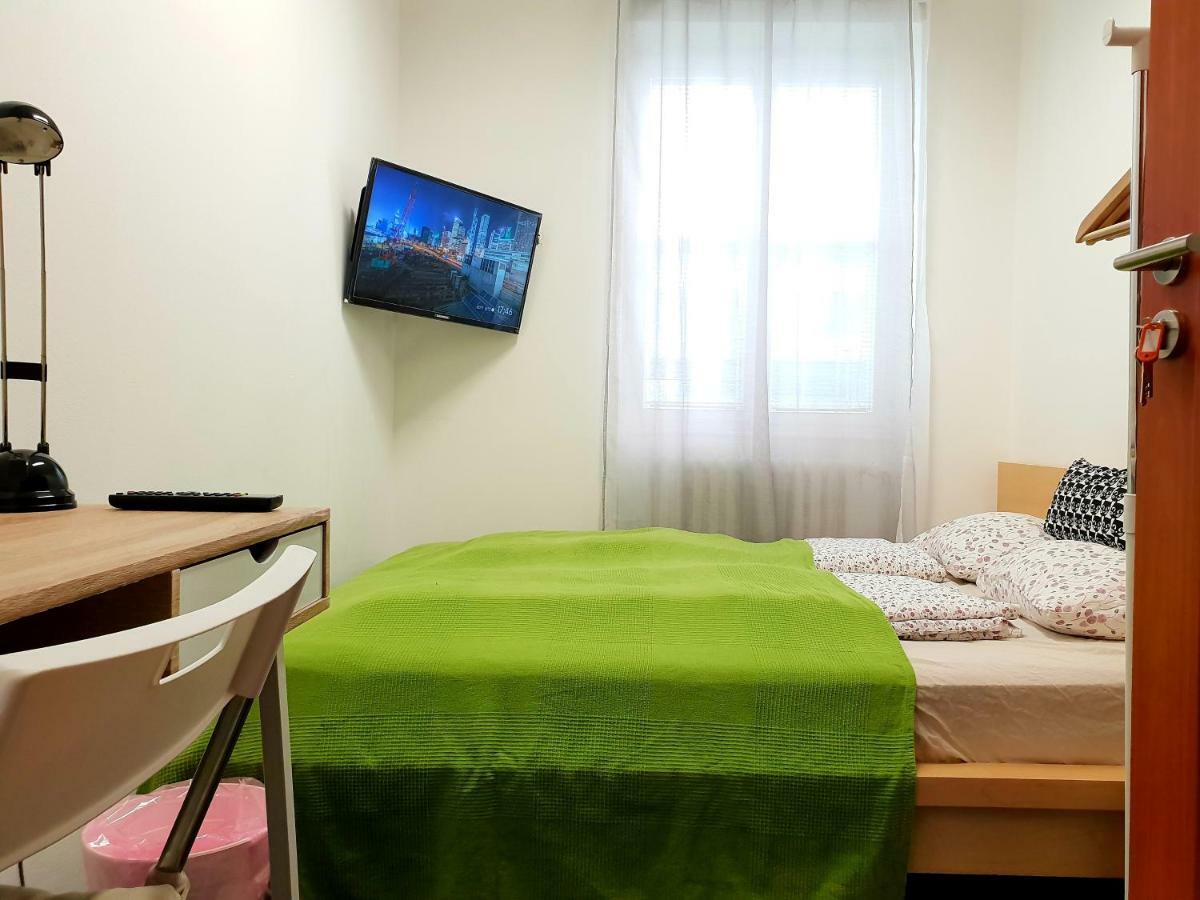 Quiet Courtyard Apartment Praga Zewnętrze zdjęcie